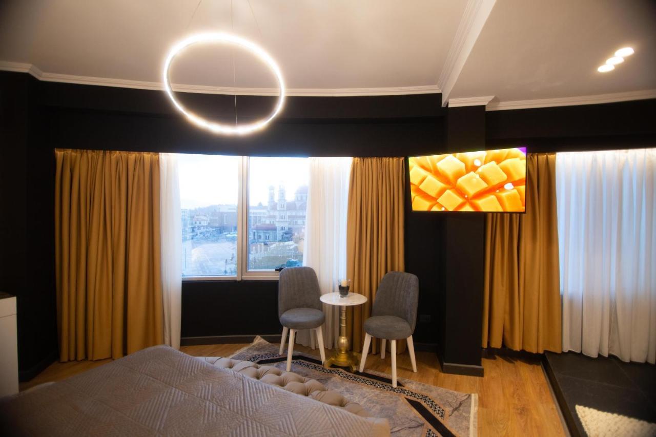 קורצ'ה Sky View Hotel מראה חיצוני תמונה