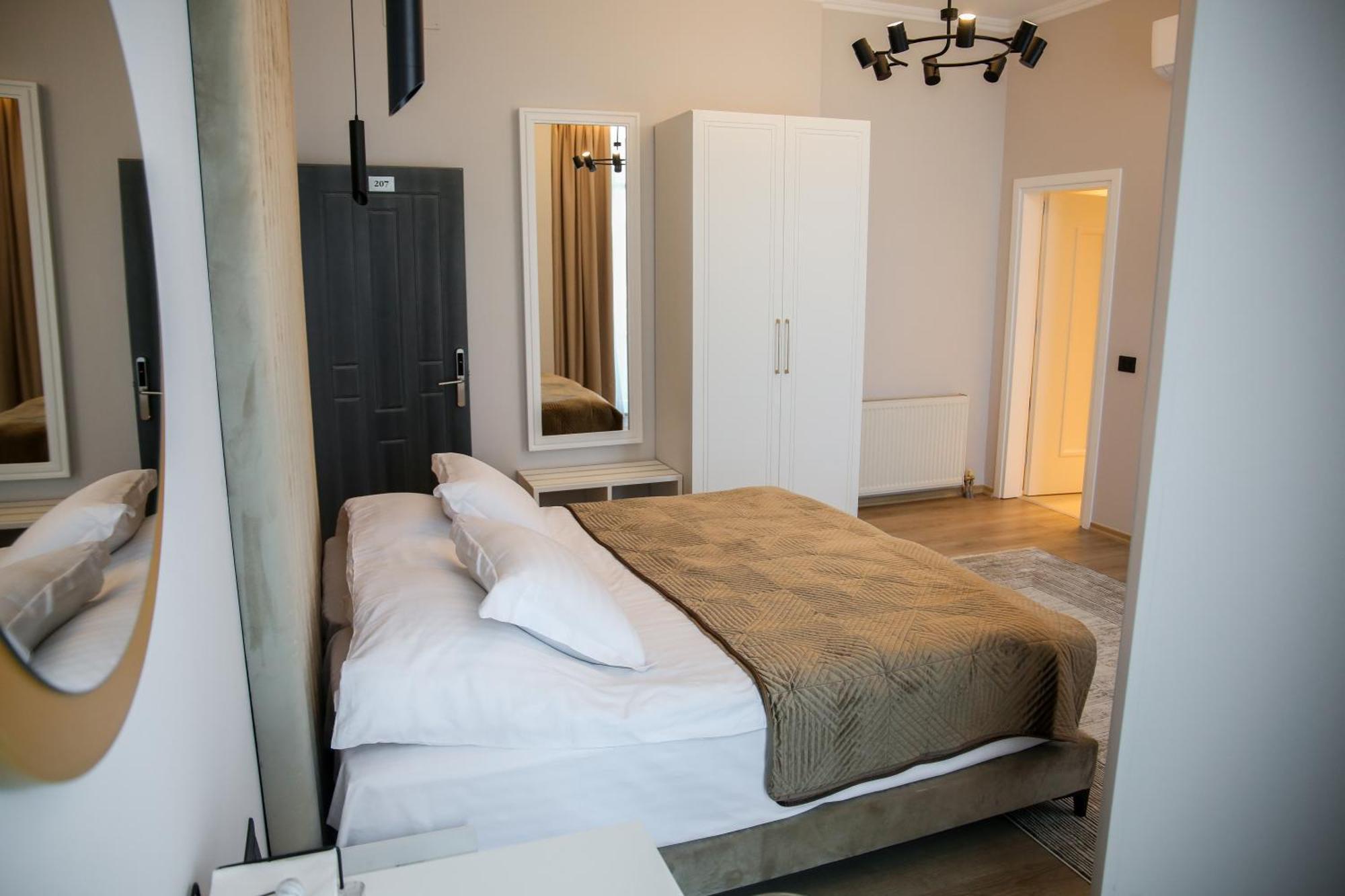 קורצ'ה Sky View Hotel מראה חיצוני תמונה