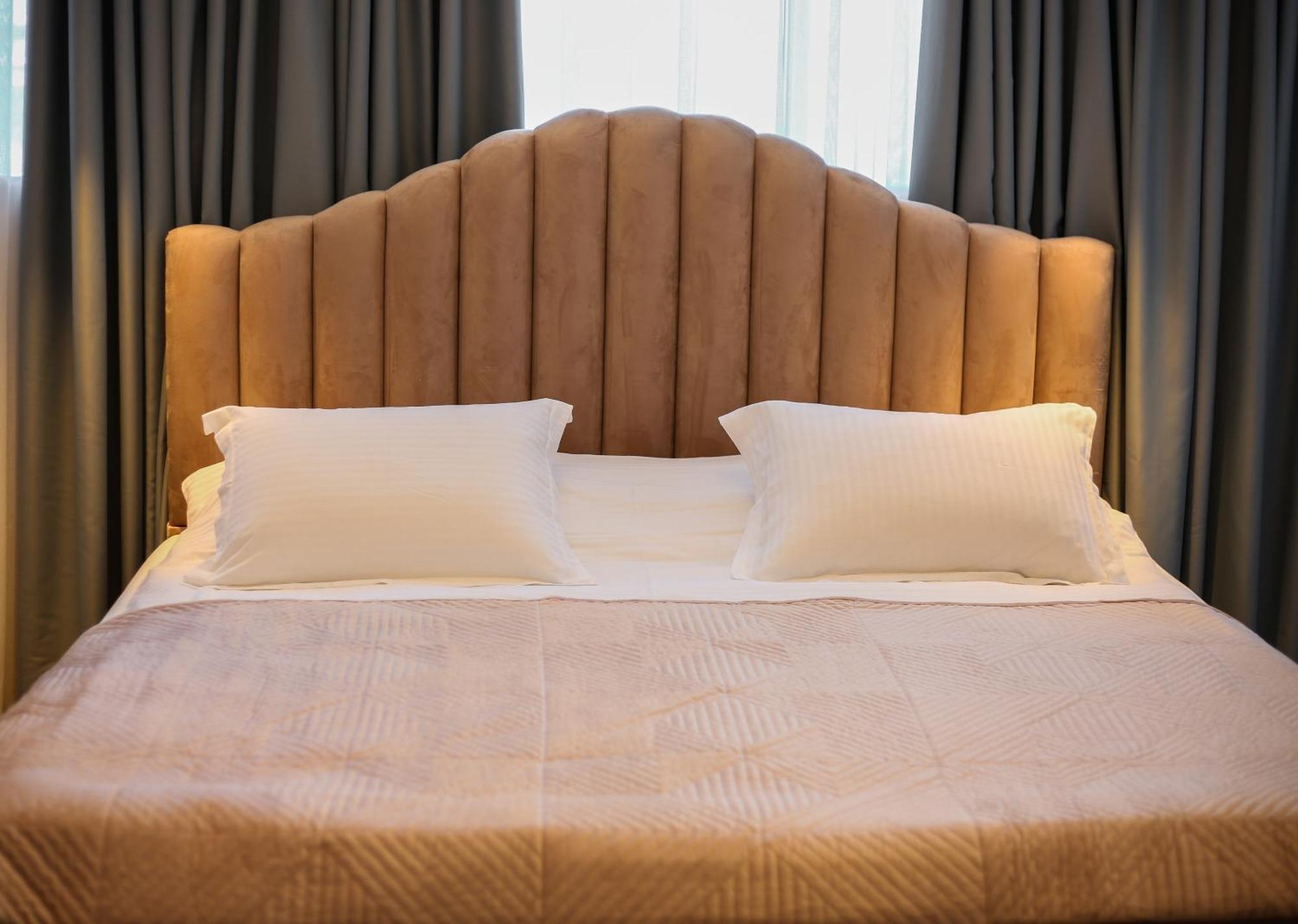 קורצ'ה Sky View Hotel מראה חיצוני תמונה